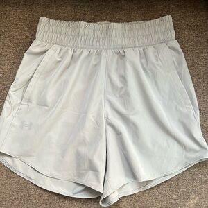 Under Armour Women’s Flex Woven Shorts 5in